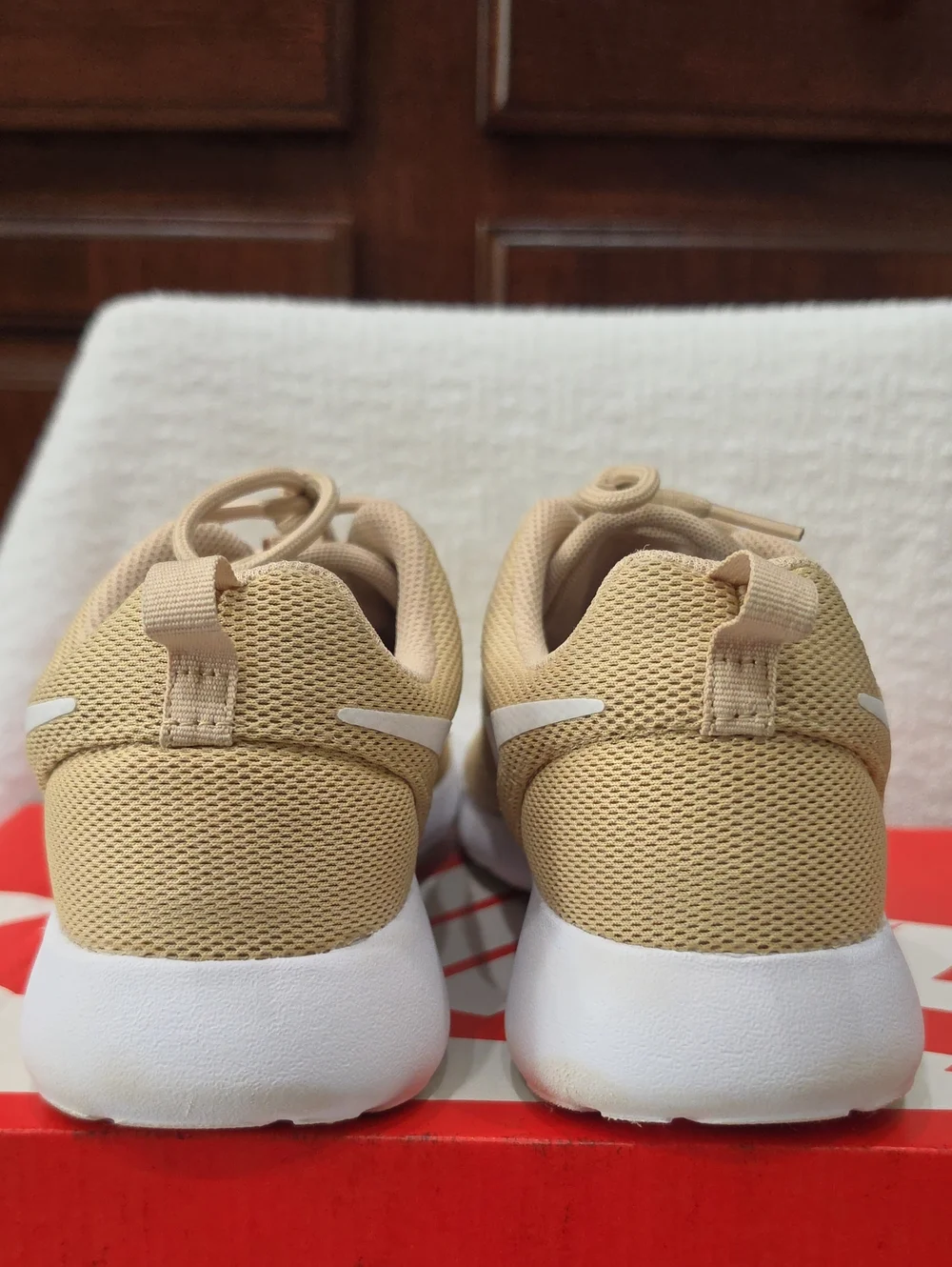 ☆ Nike Roshe One Desert Ore Tan & White Mesh Casual Sneaker ☆ Womens Size 7 ☆